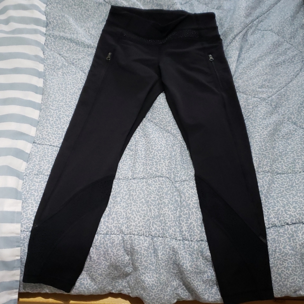 Lululemon size 4 yoga pants